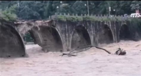 四川西昌西河大桥被暴雨引发山洪冲断（图）--环保--人民网