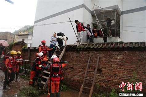 云南彝良暴雨引发山洪致3死1失联，消防紧急转移356名学生|界面新闻 · 中国