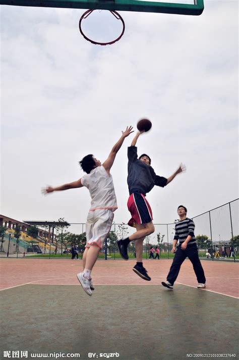 打篮球的学生摄影图__人物摄影_人物图库_摄影图库_昵图网nipic.com
