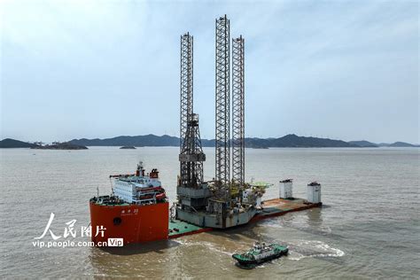 浙江舟山：迎来今年首个大型海工平台进港维修改造