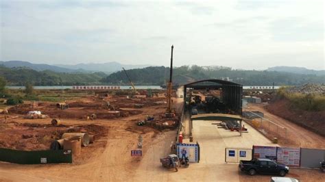 南山智造深汕高新产业园项目两栋厂房主体封顶