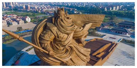 世界最大的关羽雕像，70米长的大刀太震撼，连外国人都大赞！|关公雕塑|关羽|荆州_新浪新闻