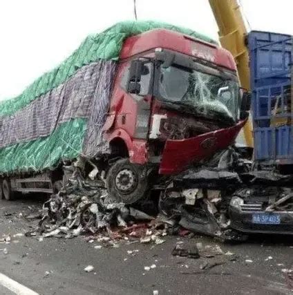 许广高速16死特大车祸原因分析，原因令人愤怒，目击者讲述详情