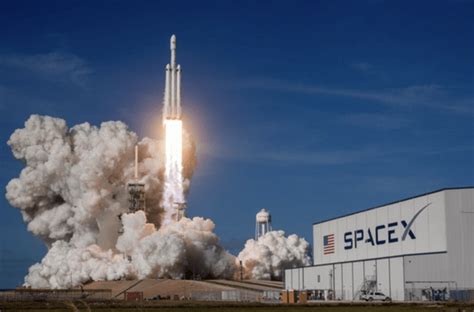 SpaceX被NASA“钦点”参与登月计划，宇宙飞船首次获得美官方合同-《麻省理工科技评论》中文网