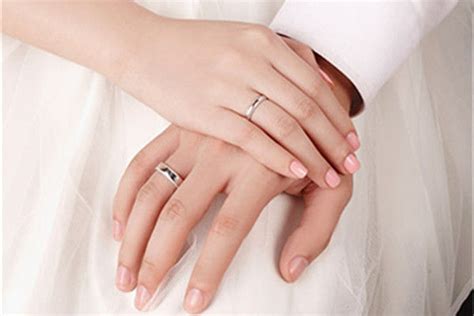 女朋友戒指戴哪个手指 有什么含义 - 中国婚博会官网