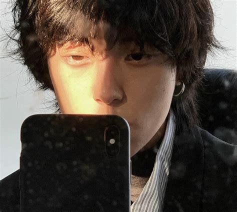 非主流头像侧脸男孩