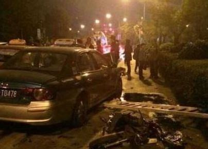 车祸现场一车辆面目全非，救援官兵紧急救援-桂林生活网新闻中心