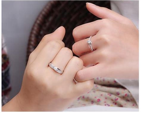 钻戒应该戴在哪个手上 中指还是食指上 - 中国婚博会官网