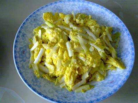【韭黄炒蛋的做法步骤图，韭黄炒蛋怎么做好吃】小鱼儿yoyo_下厨房