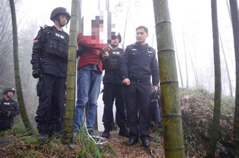 南京分尸案嫌疑犯小区的保安：他多次拎着黑塑料袋出门_凤凰网视频_凤凰网
