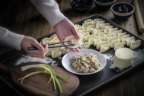 饺子的包法的做法_【图解】饺子的包法怎么做如何做好吃_饺子的包法家常做法大全_b文惠_豆果美食