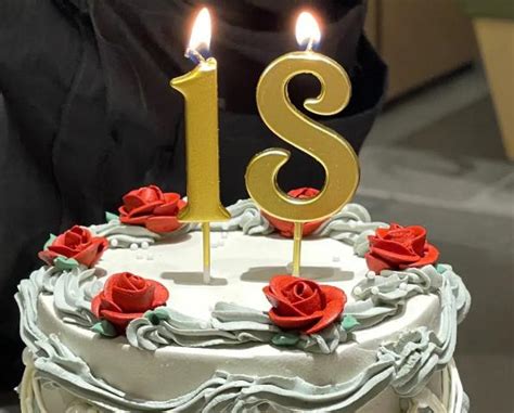 18岁生日蛋糕图片 2023年18岁成人礼生日蛋糕_配图网