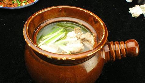 瓦罐煨汤_瓦罐煨汤的做法 - 江西特色小吃 - 香哈网