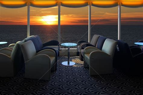 放松一种在游轮上休息海日落时有桌椅和子窗户高清图片下载-正版图片307905139-摄图网