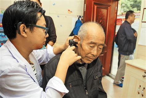 老年人出现听不清，千万别“听之任之” 2021-04-28-科普资讯-江苏健康助手