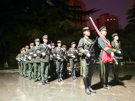 抗战胜利纪念日 南开大学举行升国旗仪式|南开大学|纪念日|国旗护卫队_新浪新闻