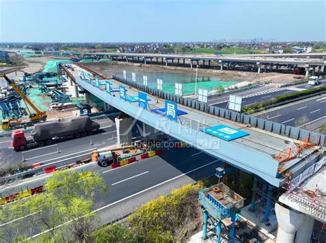 中国电建市政建设集团有限公司 国际业务 波兰S14高速公路项目沥青路面开始施工