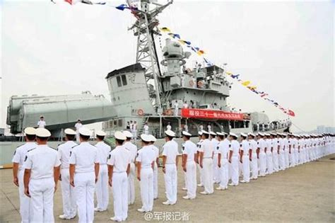 海军开封舰、大连舰、遵义舰、桂林舰退役仪式举行 四艘国产第一代导弹驱逐舰光荣退役