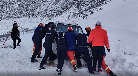 6名游客被困雪山，阿坝消防提醒出行需注意当地天气_四川在线
