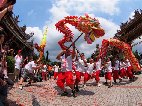 Chinese New Year Dragon Dance - Photos Cantik
