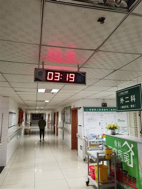 记者凌晨探访武汉门诊：一天数百人 三点排长龙_手机新浪网