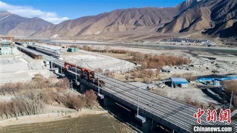 川藏铁路拉萨至林芝段全线隧道贯通