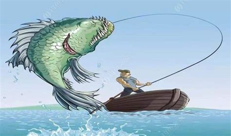 实拍钓鱼高手在江边钓鱼，钓到的大鱼和自己的腿一样长_腾讯视频