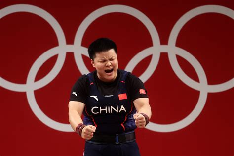 汪周雨女子87公斤级举重夺金！爱美的姑娘是个“细节控”_凤凰网