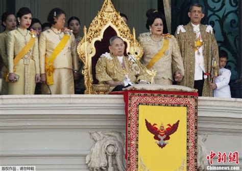 加冕仪式前3天，泰国国王突然宣布四婚：娶了“保镖”将军