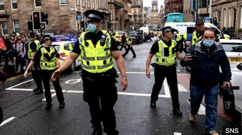 英国格拉斯哥市发生持刀袭击事件，致1名警察受伤3人死亡__凤凰网