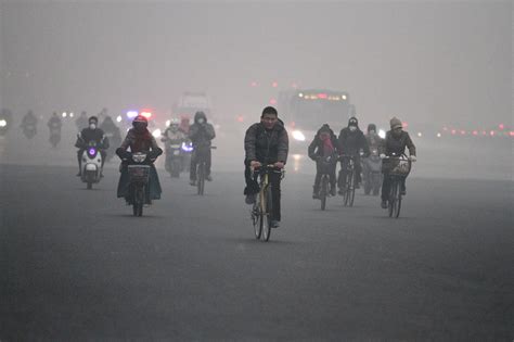 严重污染!北京沙尘暴来袭,空气污染爆表了!-新浪汽车