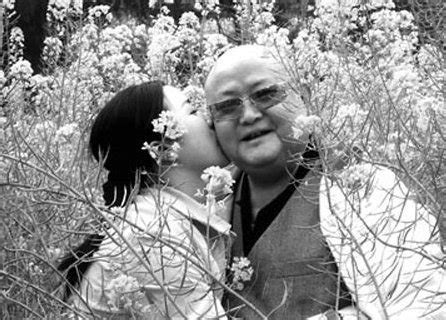 老夫少妻图片