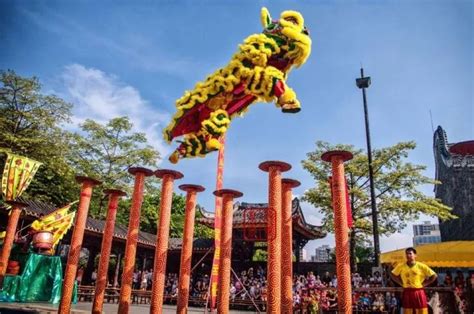 舞狮,狮子踩绣球,北方舞狮,传统文化,文化艺术,摄影,汇图网www.huitu.com