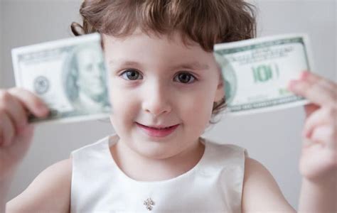 当孩子向你伸手要钱时，你的态度将决定孩子的未来