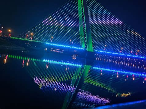 昔日彩虹桥，如今网红桥，新津这座廊桥夜景你去打卡了吗？