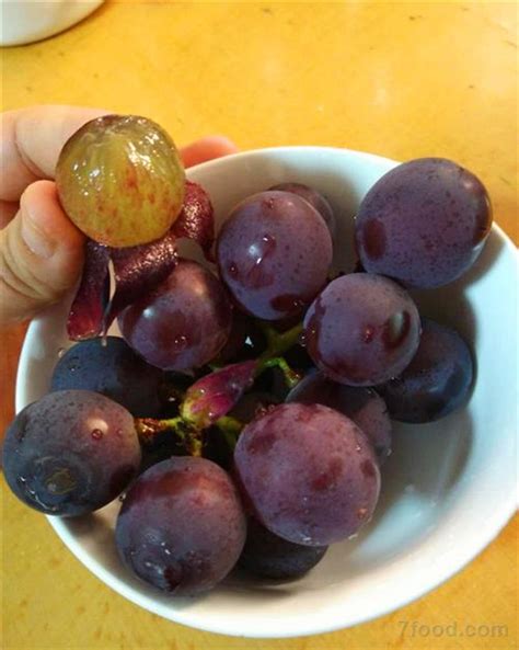 夏天吃葡萄的好处和清洗窍门_饮食小常识 - 美食杰