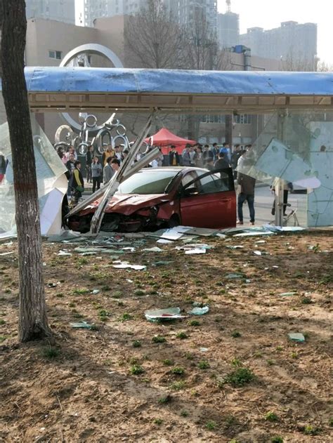 中原工学院一名教师在校内撞伤4人 包括2名学生_河南频道_凤凰网