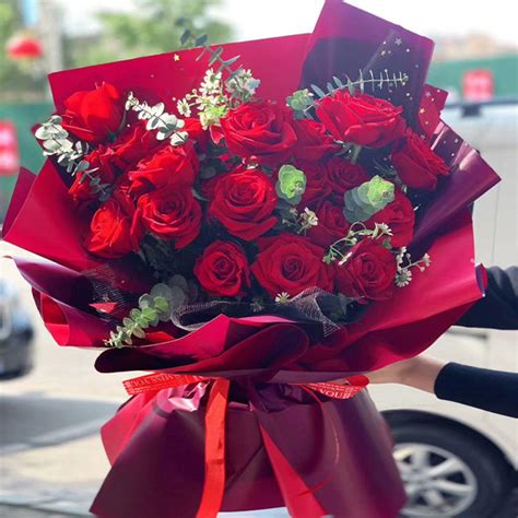 盛开的红玫瑰花作为爱情的象征高清图片下载-正版图片303935435-摄图网