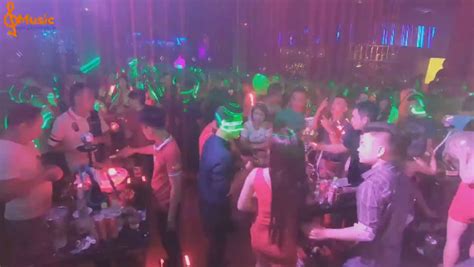 实拍上海超火爆夜店现场，高颜值中国外国美女汇聚地，气氛超好_腾讯视频