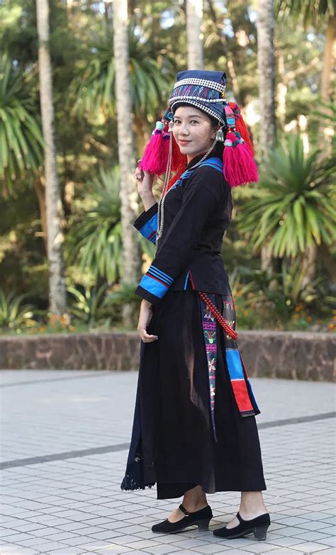 云南民族文化行：哈尼族彝族传统民族服饰_凤凰资讯