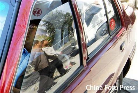 图文：出租车司机在休息_新闻中心_新浪网
