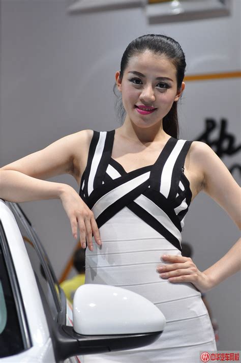 2016上海CAS改装车展靓丽模特014(这么多漂亮的模特我到底该看谁呢？？？)视频_新视网