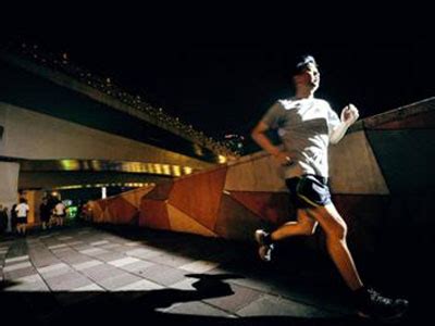 每天晚上打算跑步，一般运动多长时间合适-每天晚上跑步运动跑步健身保健养生