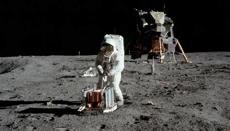 第一次登上月球，历史上的今天 | 人类首次登上月球 - 拾味生活