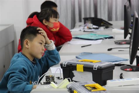 我校顺利举办首届桂林市青少年智能硬件编程设计大赛