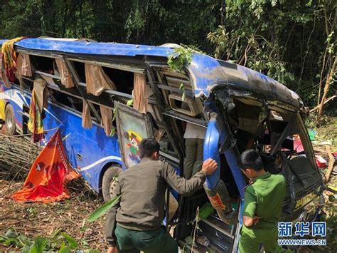 越南一客车坠入山谷致5死35伤_时图_图片频道_云南网