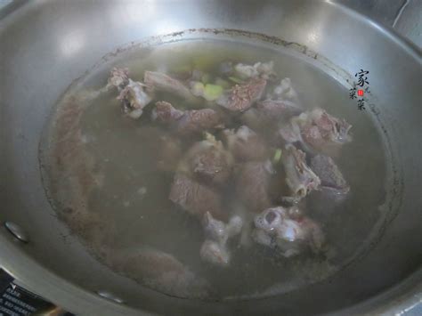 【新疆清炖羊肉汤的做法步骤图，怎么做好吃】爱米乐麻麻爱厨房_下厨房
