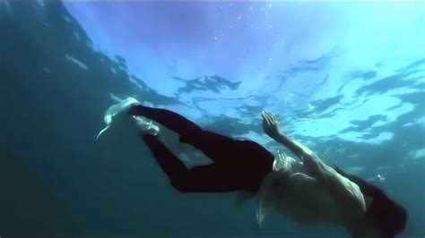 好美！方媛扮美人鱼在水下拍写真 皮肤白皙纤纤细腰身材辣_新浪图片