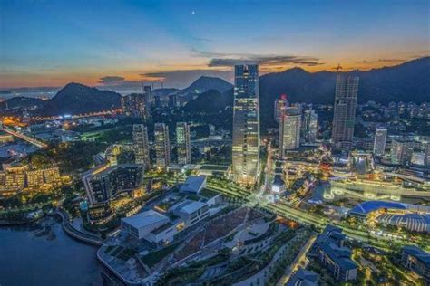 全球十大城市摩天大楼排名：香港第一，重庆武汉跻身前十-搜狐大视野-搜狐新闻