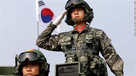 韩防长参观韩美联合军演指挥所 强调军演重要性|韩国|美韩|军演_新浪新闻
